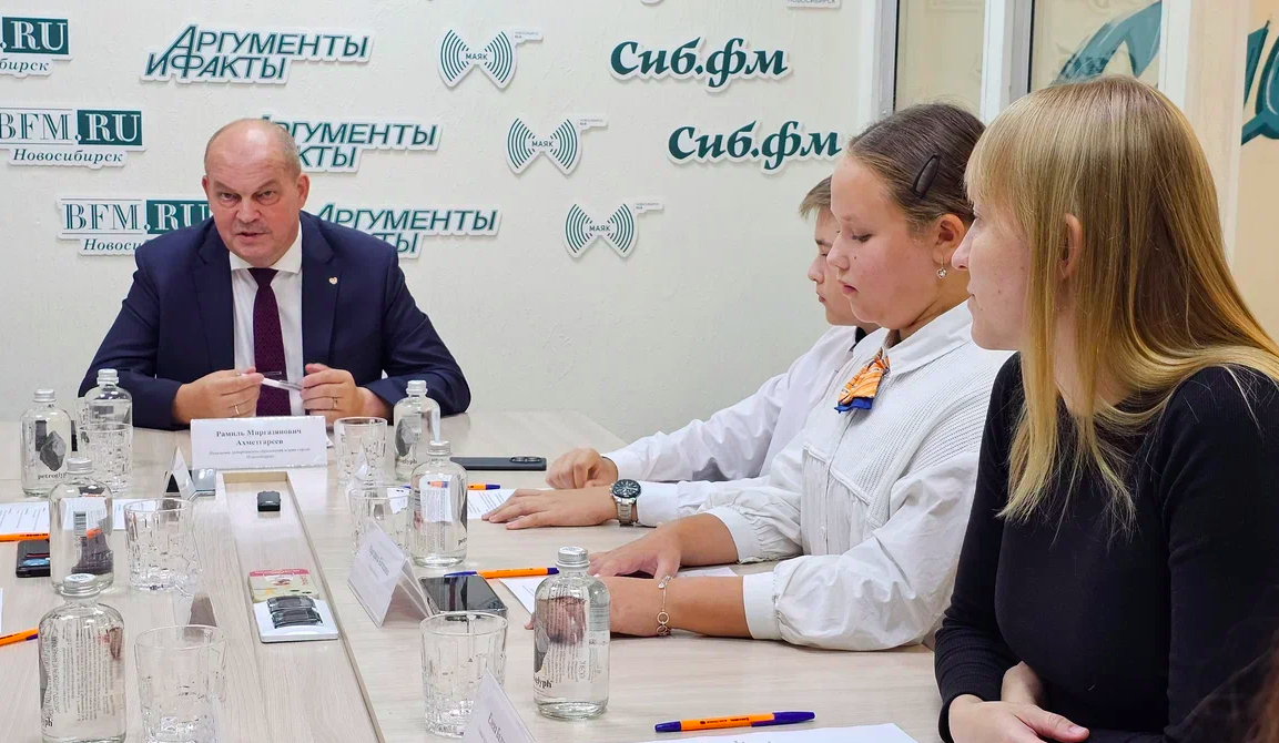 Фото «В детстве я мечтал стать космонавтом». Глава Депобра мэрии Новосибирска Рамиль Ахметгареев дал первое интервью юнкорам Сиб.фм Group 6